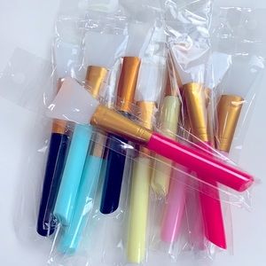 🆓✨FREE w/ $25 BUNDLE!✨Silicone Facial Mask Applicator